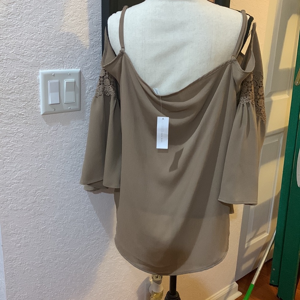 NWT New York & Co XL Cold Shoulder Blouse - Picture 5 of 6